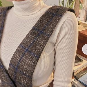 cute cream turtleneck! perfect for styling!